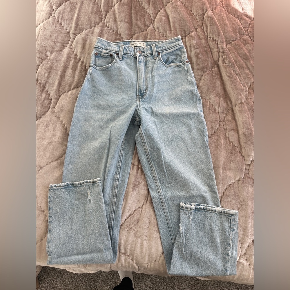 Abercrombie 90s Straight Ultra High Rise Blue Jean 27/4